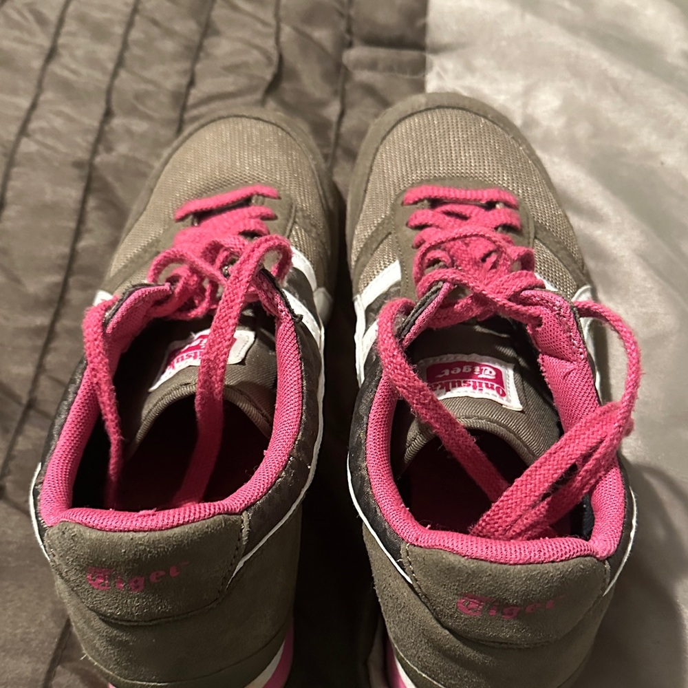 Onitsuka Tiger Womens Ultimate 81 Olive Leopard Pink Running Shoes Size